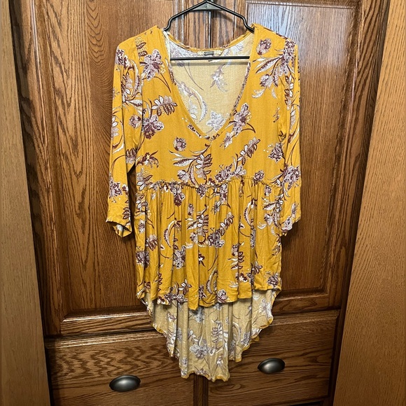 Gimmicks High Low Top - Picture 3 of 5